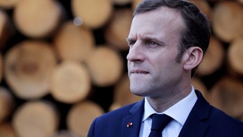 Le Monde: Πολλά τα “καυτά” θέματα που περιμένουν την κυβέρνηση Μακρόν