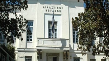 Εισαγγελική παρέμβαση για τον αλυσοδεμένο 16χρονο σε στύλο φωτισμού