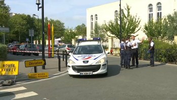 Και δεύτερος νεκρός από την επίθεση με μαχαίρι στο Παρίσι – Ο δράστης φώναζε «ο Αλλάχ είναι μεγάλος»