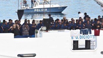 Ο πρόεδρος της Ιταλίας ζητά να βρεθεί λύση για τους μετανάστες