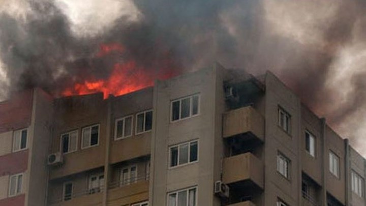 Μεγάλη φωτιά σε πολυκατοικία στην Κωνσταντινούπολη