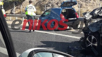 Καραμπόλα τριών αυτοκινήτων στην Αττική Οδό στο ύψος του Ασπροπύργου – ΦΩΤΟ αναγνώστη