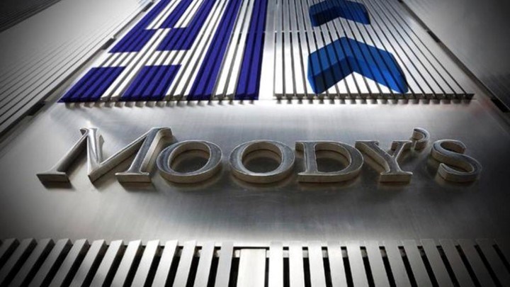 Moody’s: Η Ελλάδα να αποφύγει την παγίδα του Σίσυφου – Οι δεσμεύσεις προς τους δανειστές θα πρέπει να τηρηθούν