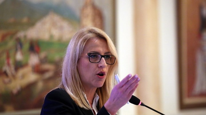 Η απάντηση της Δούρου στον Καπερνάρο: Η Περιφέρεια ουδεμία γνώση μπορούσε να έχει για το οποιοδήποτε σχέδιο του Δήμου Μαραθώνα