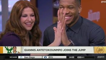 Η δεύτερη μεγαλύτερη παλάμη στην ιστορία του ΝΒΑ είναι του Αντετοκούνμπο – ΦΩΤΟ