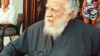 Πέθανε ο ιερέας που τέλεσε την κηδεία του Καζαντζάκη