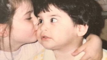 Αναγνωρίζετε το κοριτσάκι της φωτογραφίας; Είναι πασίγνωστη παρουσιάστρια – ΦΩΤΟ