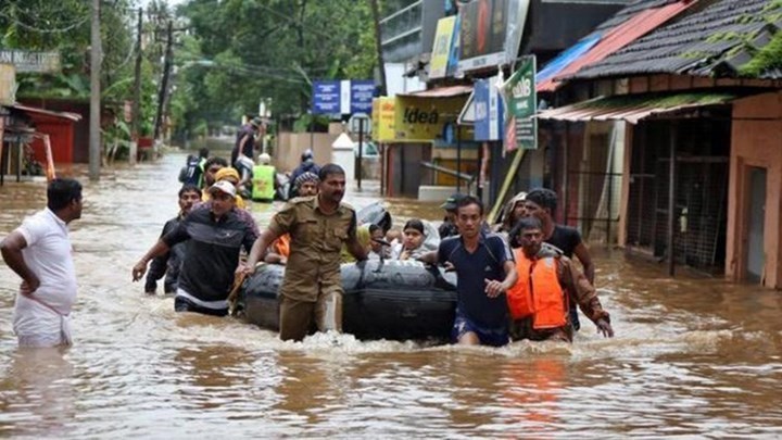 Αυξάνεται ο τραγικός απολογισμός στην Ινδία – Στους 445 οι νεκροί από τις πλημμύρες