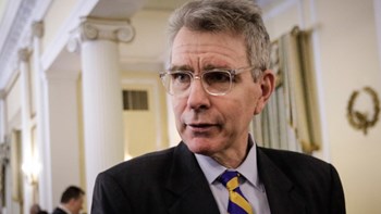 Το ”αντίο” του Πάιατ στον γερουσιαστή Τζον Μακέιν – ΦΩΤΟ