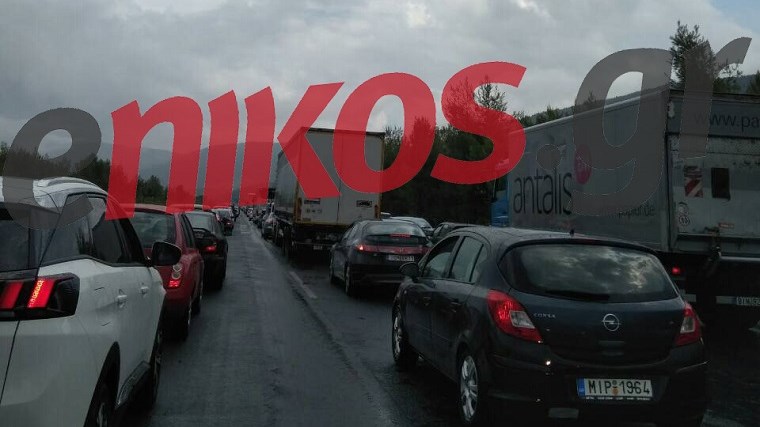 Ακινητοποιημένα τα αυτοκίνητα στην Εθνική Οδό Αθηνών – Λαμίας – ΦΩΤΟ αναγνώστη