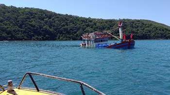 Αίσιο τέλος  στην περιπέτεια των μεταναστών που το σκάφος τους προσάραξε σε περιοχή με κροκόδειλους