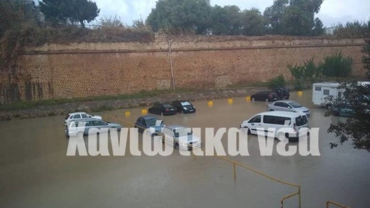 Πλημμύρισαν τα Χανιά από την ξαφνική νεροποντή – ΦΩΤΟ