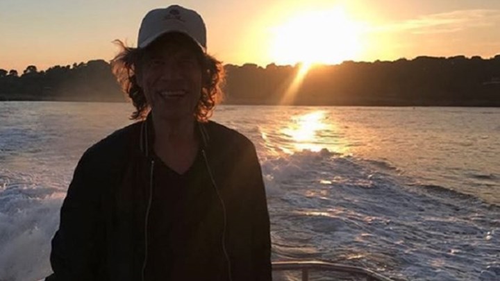 Στις Κυκλάδες για διακοπές ο Μικ Τζάγκερ – Μετά την Τήνο πήγε στην Αντίπαρο