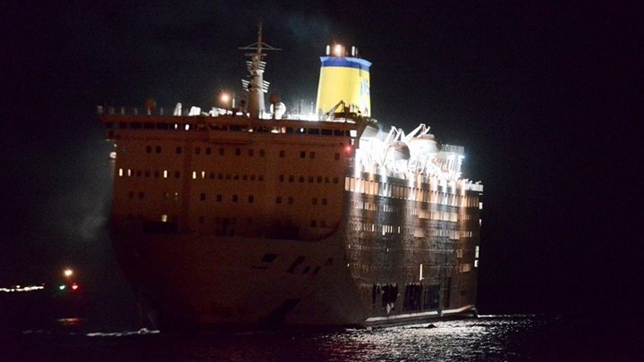 Νύχτα τρόμου στο πλοίο “Ελευθέριος Βενιζέλος”  που έπιασε φωτιά εν πλω και επέστρεψε εσπευσμένα στο λιμάνι του Πειραιά – Αίσιο τέλος για τους 875 επιβάτες – ΒΙΝΤΕΟ – ΦΩΤΟ