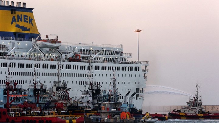 Άνοιξαν τρύπες στα γκαράζ του «Ελευθέριος Βενιζέλος» για να γίνει χρήση αφρού και νερού