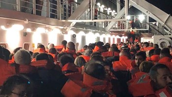 Καρέ – καρέ οι δραματικές ώρες πάνω στο πλοίο – ΦΩΤΟ – ΒΙΝΤΕΟ