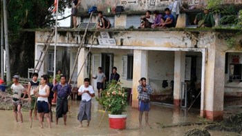 Πάνω από 50.000 άνθρωποι εγκατέλειψαν τα σπίτια τους μετά την κατάρρευση του φράγματος στην Μιανμάρ