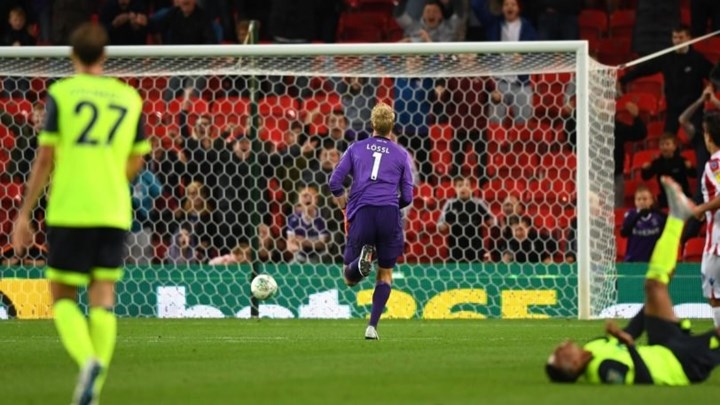 Δεν ξανάγινε: Αυτογκόλ από τα 40 μέτρα στο ντεμπούτο του – ΒΙΝΤΕΟ