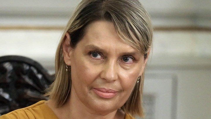 Με αναφορά στον Καραμανλή η πρώτη δήλωση της Παπακώστα μετά την ορκωμοσία