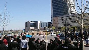 Νότια Αφρική – Εκκενώθηκε ένα από τα μεγαλύτερα εμπορικά κέντρα της χώρας έπειτα από απειλή για βόμβα