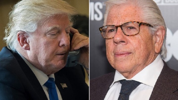 Επίθεση Τραμπ σε δημοσιογράφο του Ουότεργκέϊτ: Ανόητε γέρο, γελάνε μαζί σου