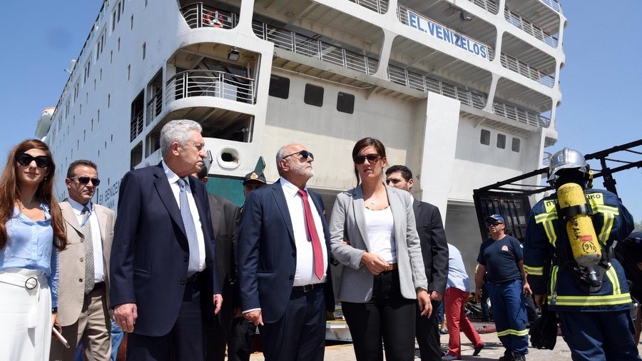 Εύσημα στην Πυροσβεστική από τον Κουβέλη για την επιτυχή έκβαση της επιχείρησης στο “Ελ. Βενιζέλος” – ΒΙΝΤΕΟ