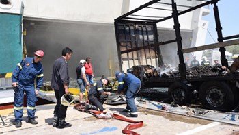 Έσβησε η κύρια εστία της φωτιάς στο «Ελευθέριος Βενιζέλος» μετά από δύο ημέρες – Βγάζουν καμένες νταλίκες – ΦΩΤΟ