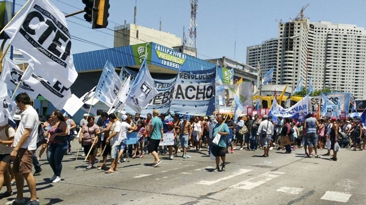 Διαδήλωση στην Αργεντινή εναντίον των περικοπών που επιβάλλονται στα δημόσια πανεπιστήμια