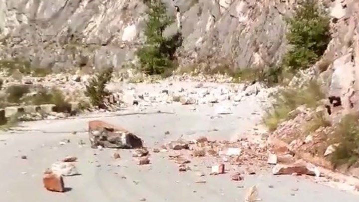 Ρωγμές σε κατοικίες, κατολισθήσεις και πτώσεις βράχων από τον σεισμό στα Τρίκαλα – Τι λένε οι ειδικοί – ΦΩΤΟ – ΒΙΝΤΕΟ
