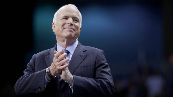 Οι Αμερικανοί αποχαιρετούν τον Τζον Μακέιν