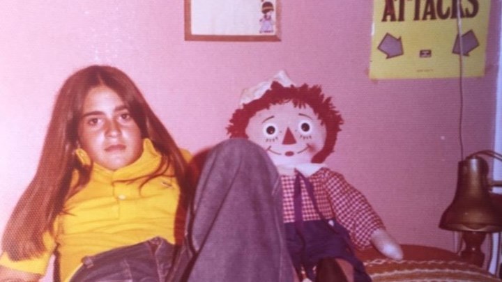 Αναγνωρίζετε το κορίτσι της φωτογραφίας; – Είναι πασίγνωστη Ελληνίδα ηθοποιός