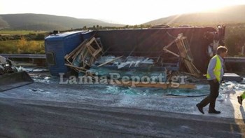 Νέες ΦΩΤΟ από το σημείο του τροχαίου με την νταλίκα στην Αθηνών – Λαμίας