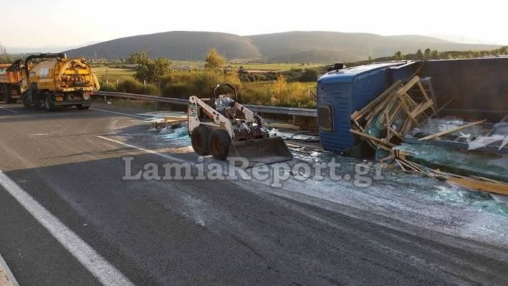 Τέλος στην ταλαιπωρία των οδηγών στην Εθνική Οδό Αθηνών – Λαμίας – Αποκαταστάθηκε η κυκλοφορία στο Μαρτίνο