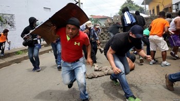 Νικαράγουα: Δύο διαδηλωτές τραυματίστηκαν από σφαίρες στη Μανάγκουα