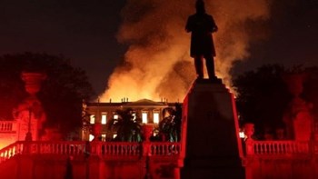Φωτιά κατέστρεψε το Εθνικό Μουσείο στο Ρίο ντε Τζανέιρο – Πρόεδρος Βραζιλίας: Είναι τραγική ημέρα για την χώρα – ΒΙΝΤΕΟ