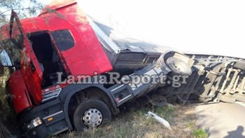 Διακοπή κυκλοφορίας στην Εθνική Οδό Λαμίας-Αθηνών λόγω εκτροπής νταλίκας