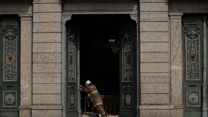 Αντιπαράθεση στη Βραζιλία πάνω στα αποκαΐδια του Εθνικού Μουσείου του Ρίο ντε Τζανέιρο – ΦΩΤΟ
