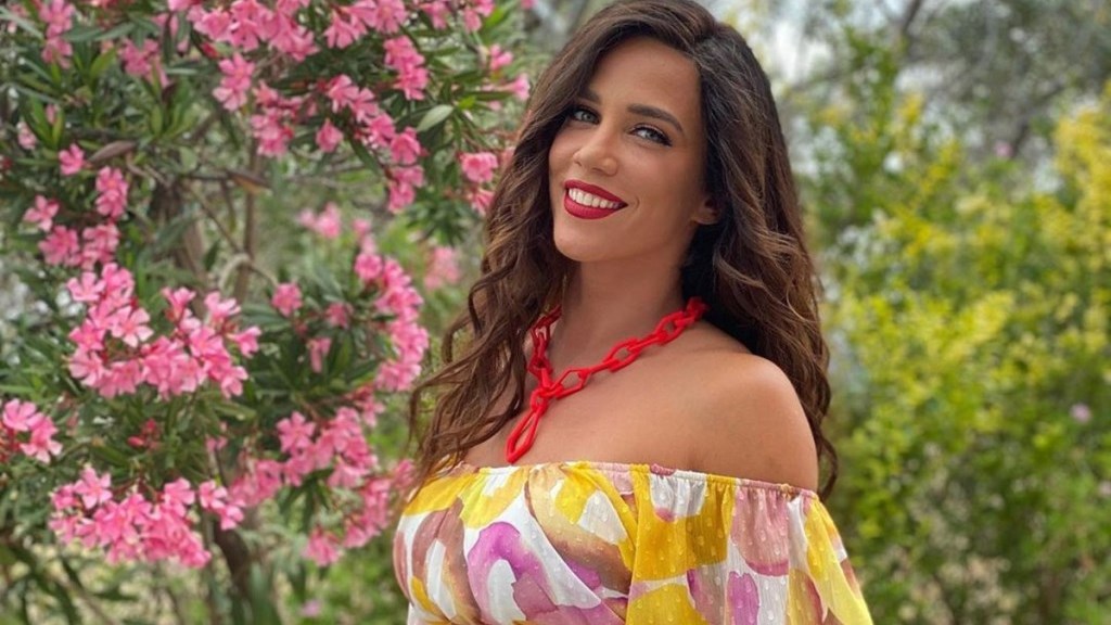 Θέμα στην Daily Mail o σέξι χορός της Στικούδη με το νυφικό – ΦΩΤΟ – ΒΙΝΤΕΟ