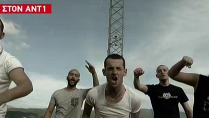 Προκλητικό βιντεοκλίπ: Με πιστόλια και σημαίες καλούν τους Σκοπιανούς σε μποϊκοτάζ του δημοψηφίσματος – ΒΙΝΤΕΟ