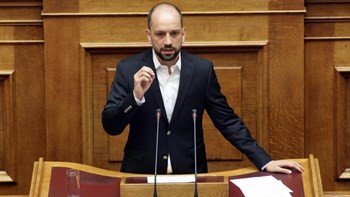 O βουλευτής του ΣΥΡΙΖΑ, Κώστας Μπάρκας καταγγέλλει ότι δέχεται απειλές