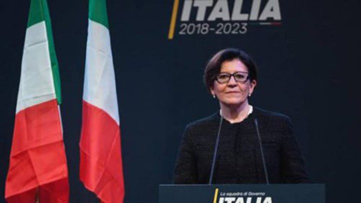 Η υπουργός Άμυνας της Ιταλίας υποστηρίζει ότι η Γαλλία φέρει «ευθύνη» για την κατάσταση στην Λιβύη