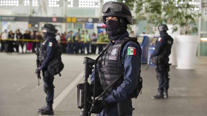Τέσσερα στελέχη της αστυνομίας σκοτώθηκαν σε ενέδρα στο Μεξικό