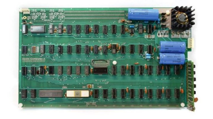 Στο “σφυρί” ένας από τους πρώτους υπολογιστές της Apple