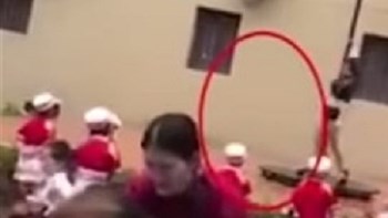 Διευθύντρια παιδικού σταθμού προσέλαβε χορεύτρια…pole dancing – ΒΙΝΤΕΟ