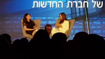 Η ερώτηση δημοσιογράφου για τον Κλίντον που εκνεύρισε τη Λεβίνσκι- Πέταξε το μικρόφωνο και αποχώρησε από την εκπομπή – ΒΙΝΤΕΟ