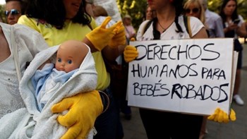 Συνεχίζεται η δίκη των «κλεμμένων μωρών» επί δικτατορίας Φράνκο