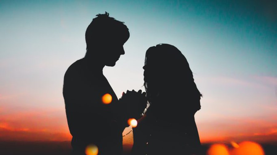 Παίκτης του Survivor ζευγάρι με γνωστή τηλεπερσόνα – Έζησαν τον έρωτά τους στη Σίφνο