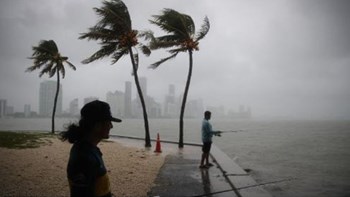 Η τροπική καταιγίδα Γκόρντον ”σαρώνει” τις ΗΠΑ – Παιδί σκοτώθηκε από πτώση δέντρου – ΒΙΝΤΕΟ