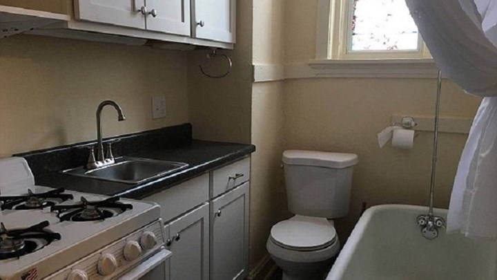 Μπάνιο και κουζίνα στο ίδιο δωμάτιο – Κι όμως βρέθηκε ενοικιαστής για το διαμέρισμα που έγινε viral – ΦΩΤΟ