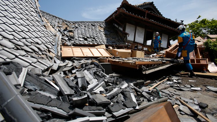 Κατολίσθηση που προκλήθηκε από τον ισχυρό σεισμό στην Ιαπωνία καταπλάκωσε σπίτια στη νήσο Χοκάιντο – Πληροφορίες για πολλούς παγιδευμένους και τραυματίες